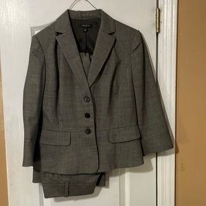 Ann Taylor Sz10 Suit, 3/4 length sleeve